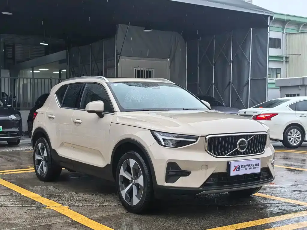 Volvo XC40 — фото 4
