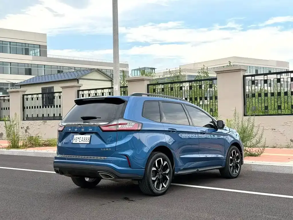 Ford Edge — фото 9
