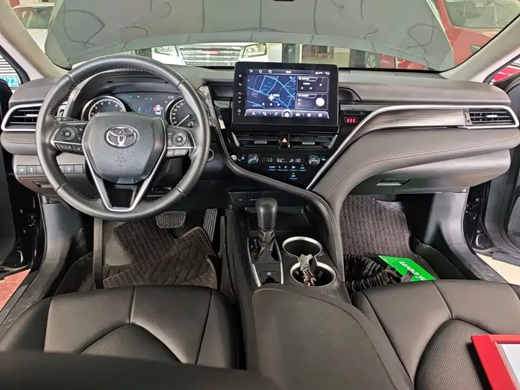 Toyota Camry — фото 4