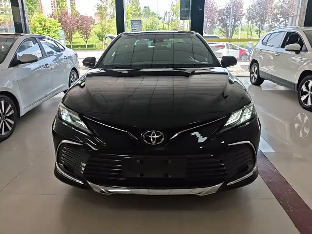 Toyota Camry — фото 10