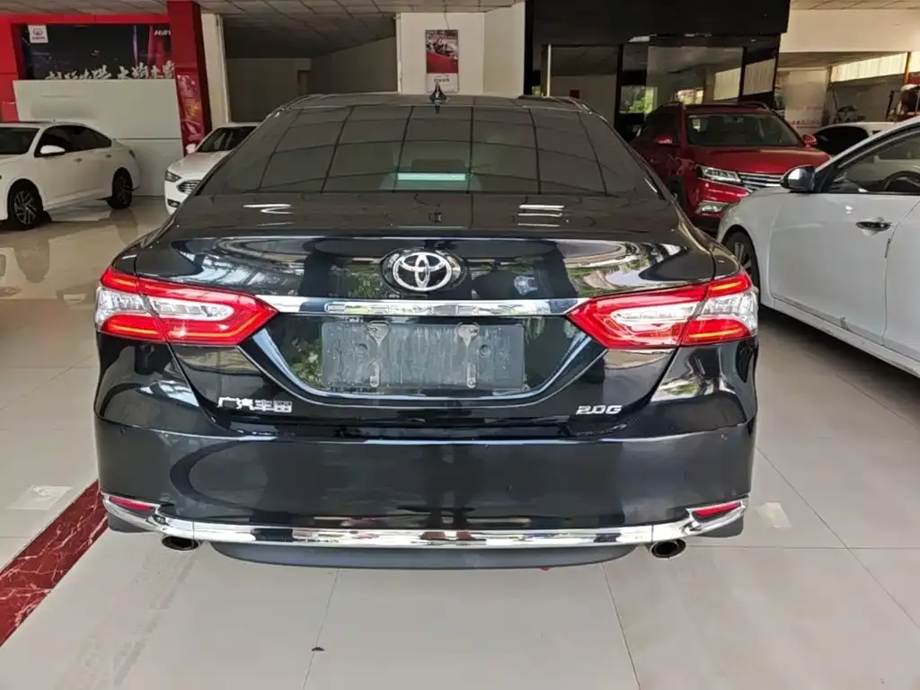 Toyota Camry — фото 5