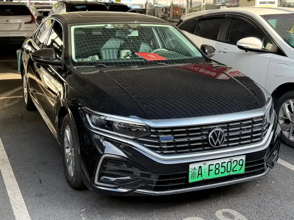 Volkswagen Passat PHEV — фото 10