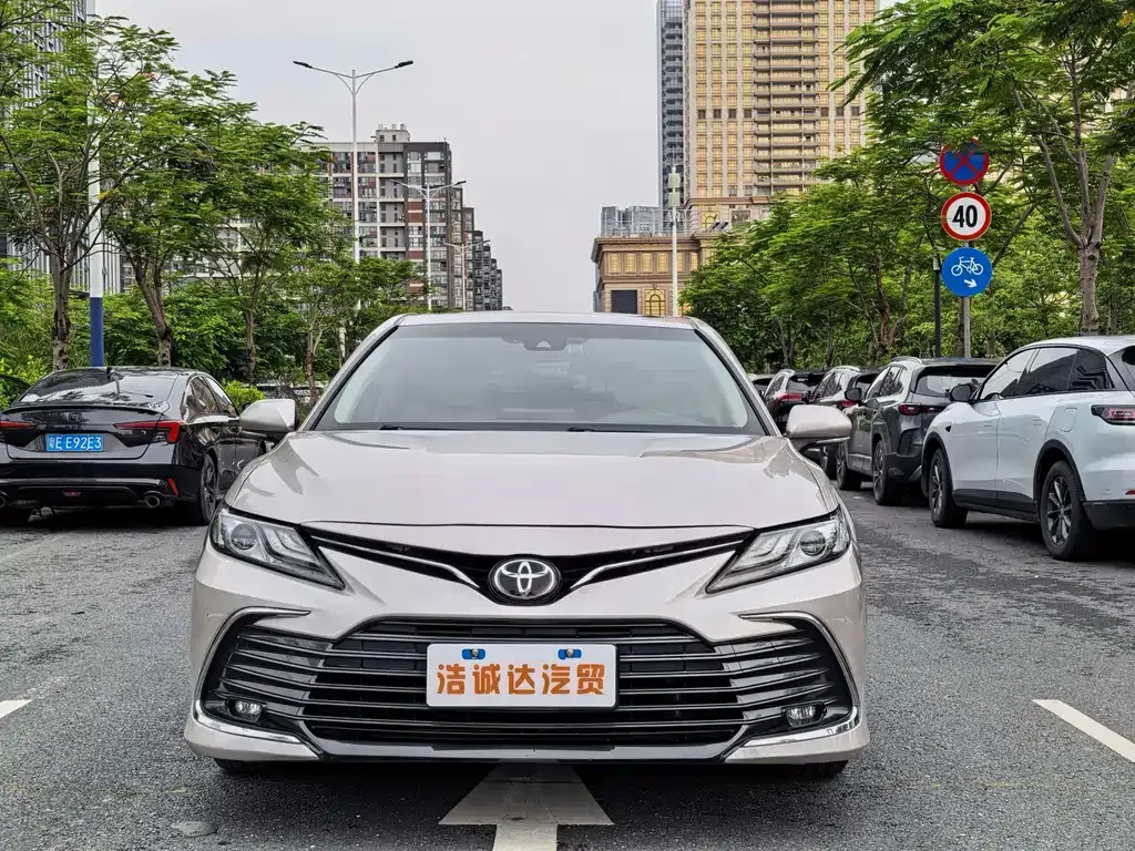 Toyota Camry — фото 7