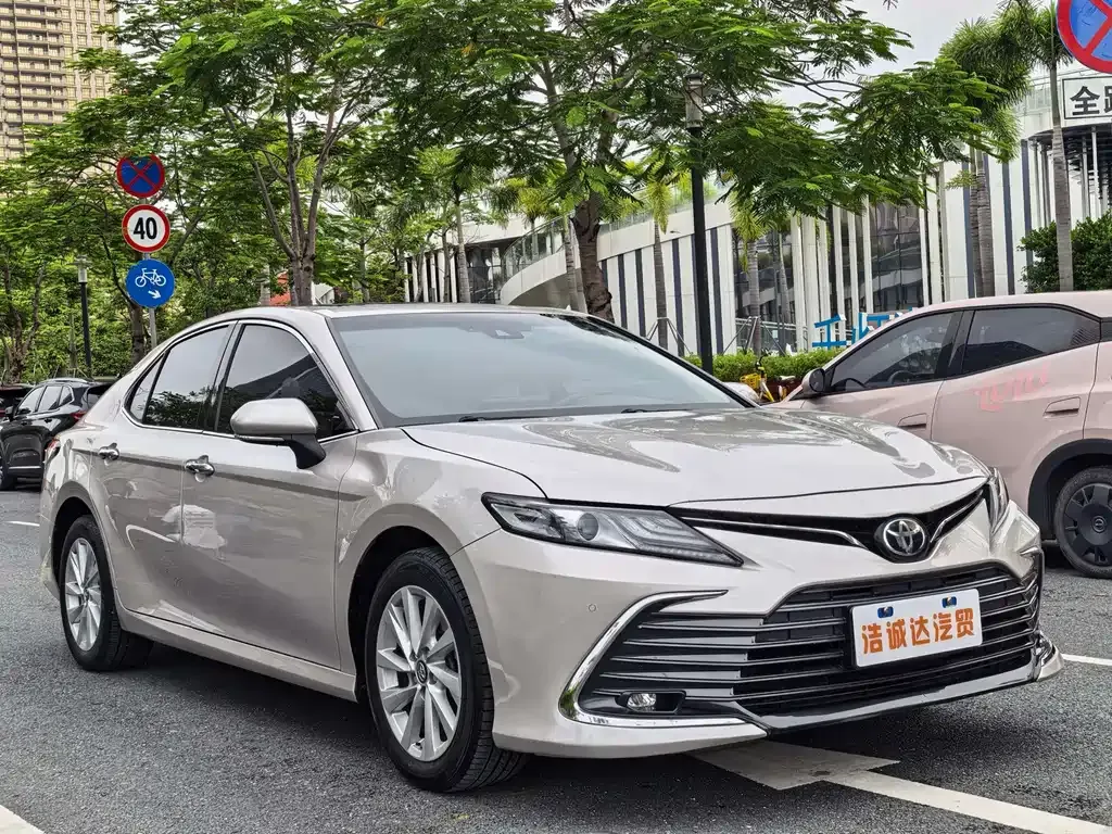 Toyota Camry — фото 10