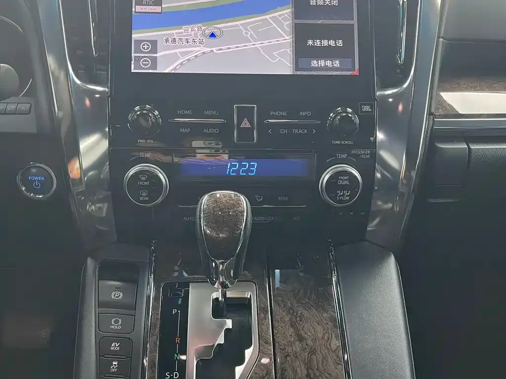 Toyota Vellfire — фото 3