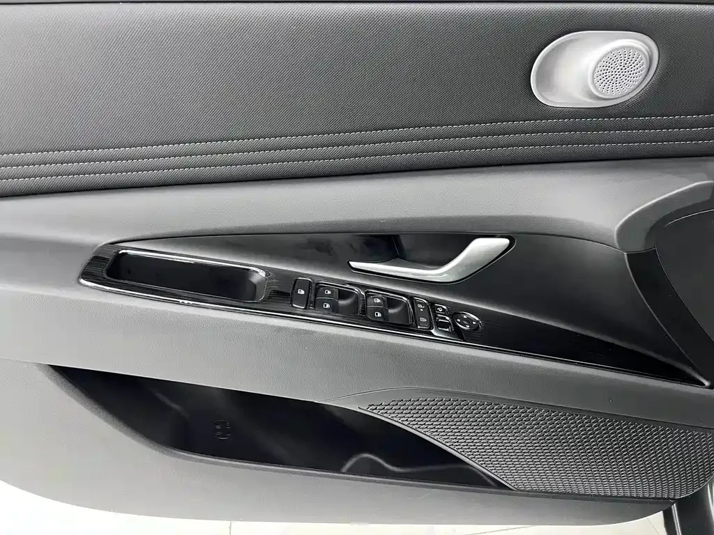 Hyundai Elantra — фото 8