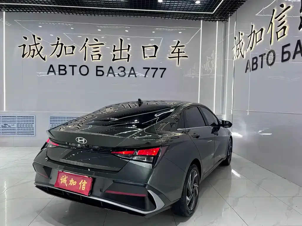 Hyundai Elantra — фото 2