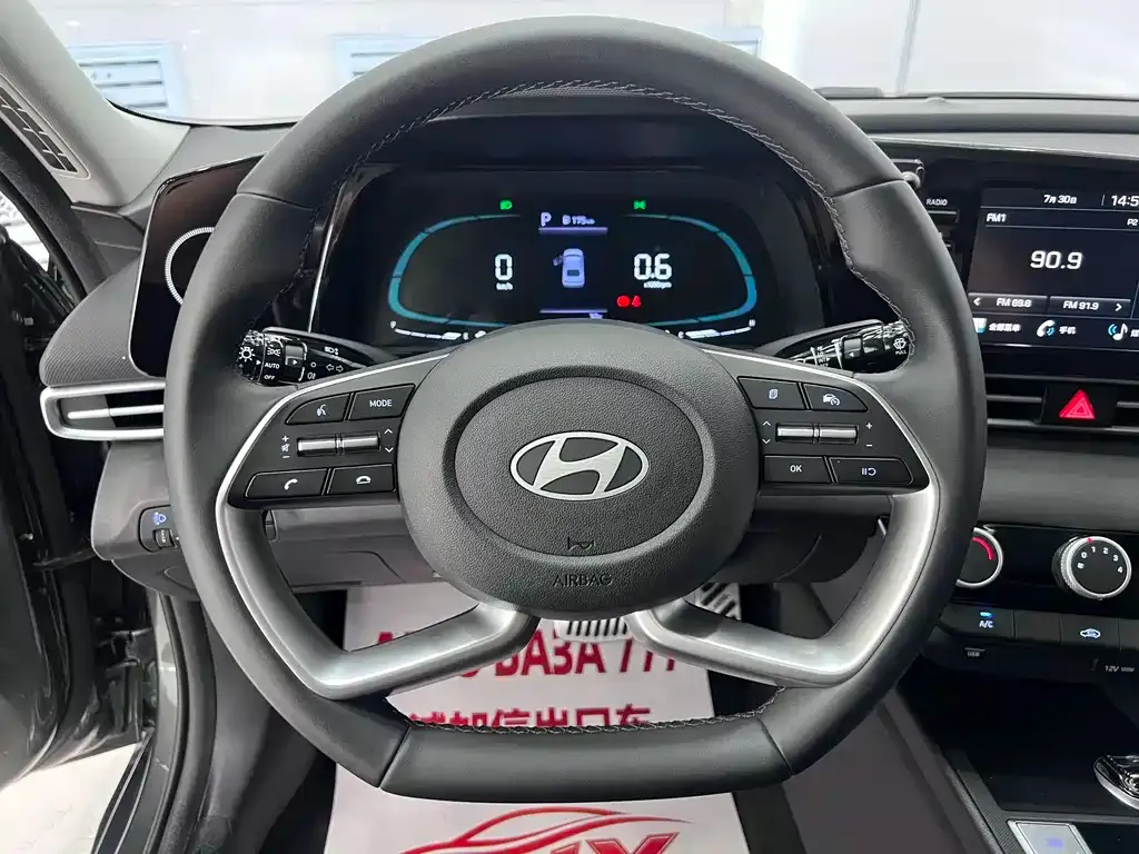 Hyundai Elantra — фото 9