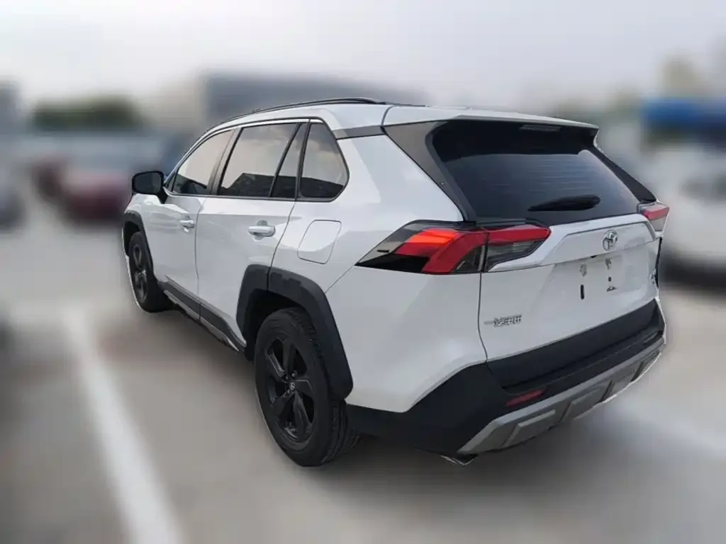 Toyota RAV4 — фото 5