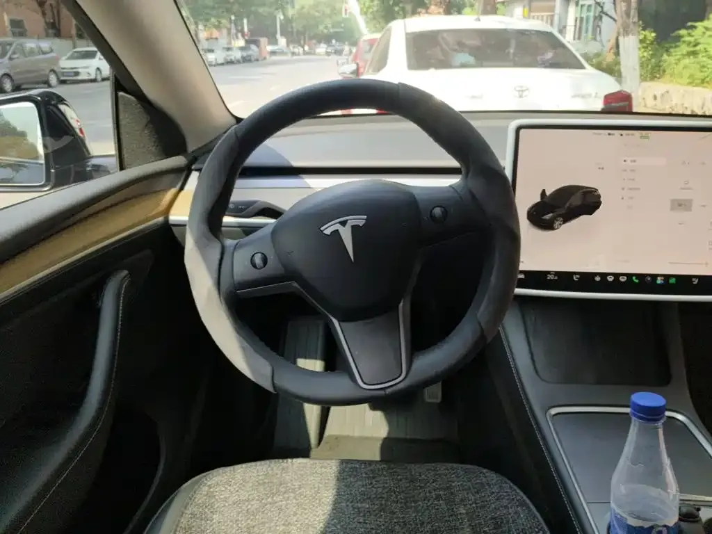 Tesla Model Y — фото 7