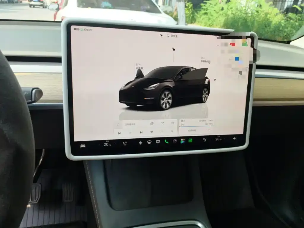 Tesla Model Y — фото 8
