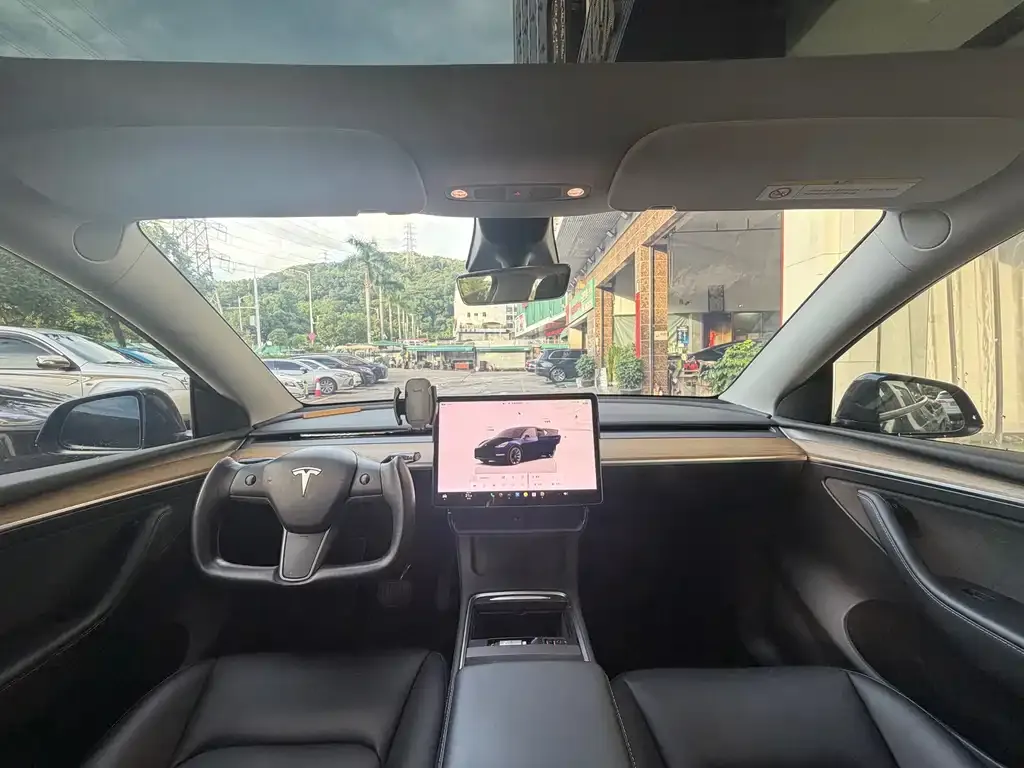 Tesla Model Y — фото 7