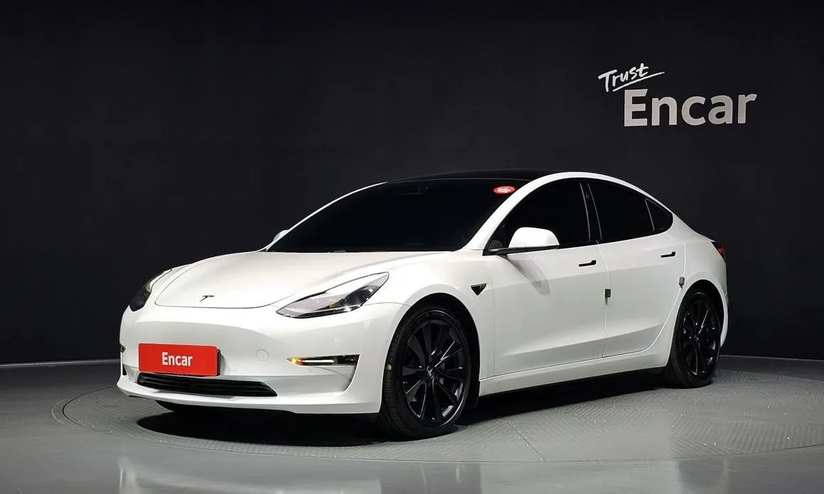 Tesla Model 3 — фото 1