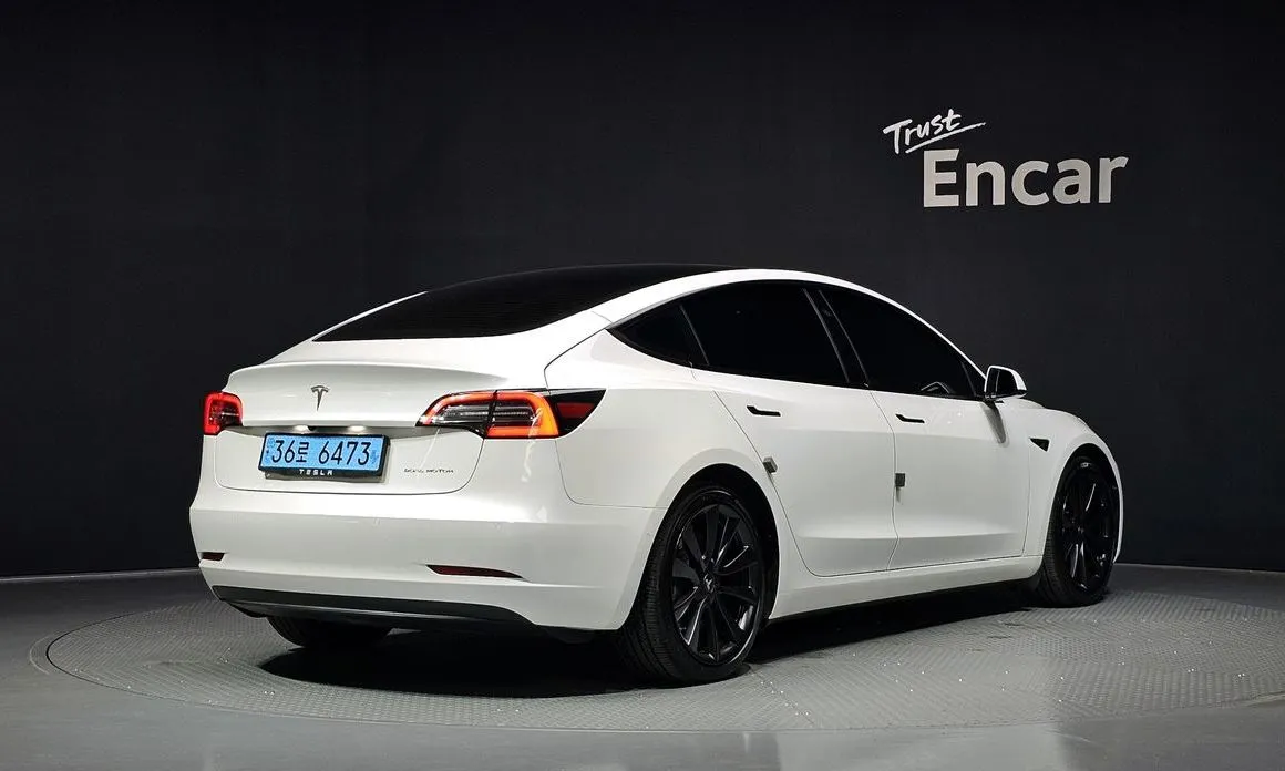 Tesla Model 3 — фото 9