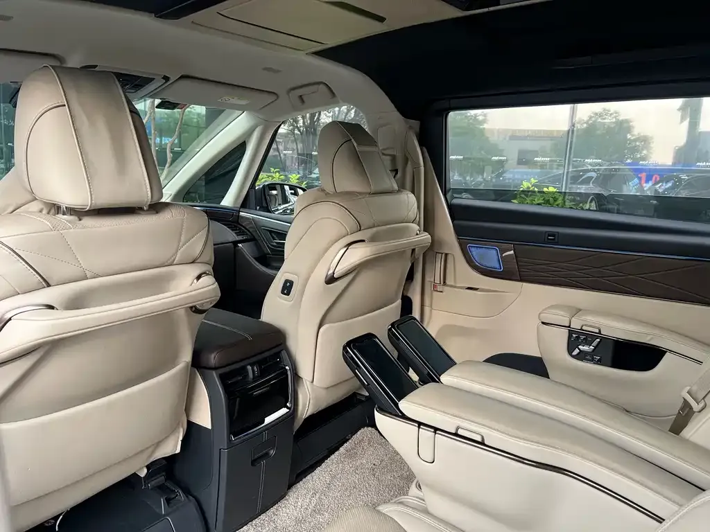 Toyota Vellfire — фото 3