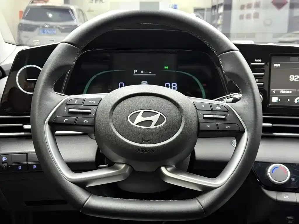 Hyundai Elantra — фото 5