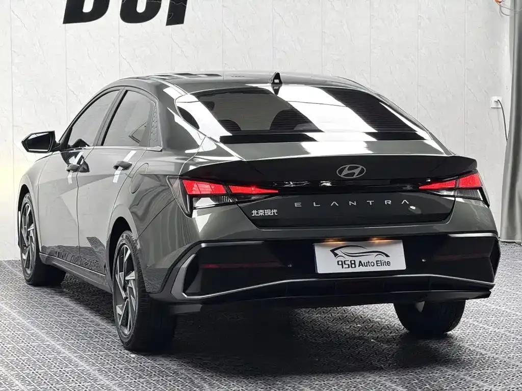 Hyundai Elantra — фото 7