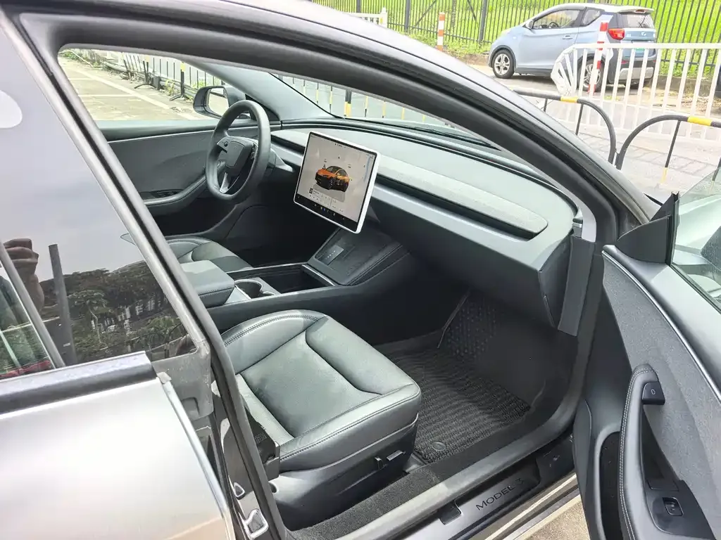 Tesla Model 3 — фото 6