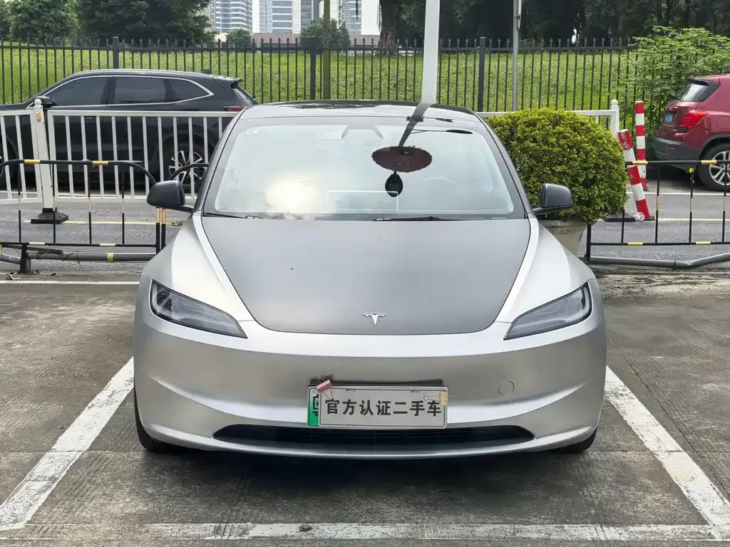 Tesla Model 3 — фото 4