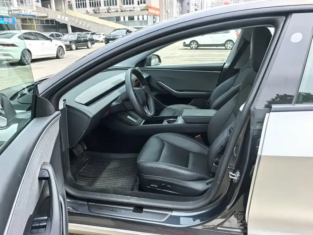 Tesla Model 3 — фото 2