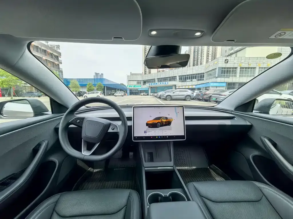 Tesla Model 3 — фото 3