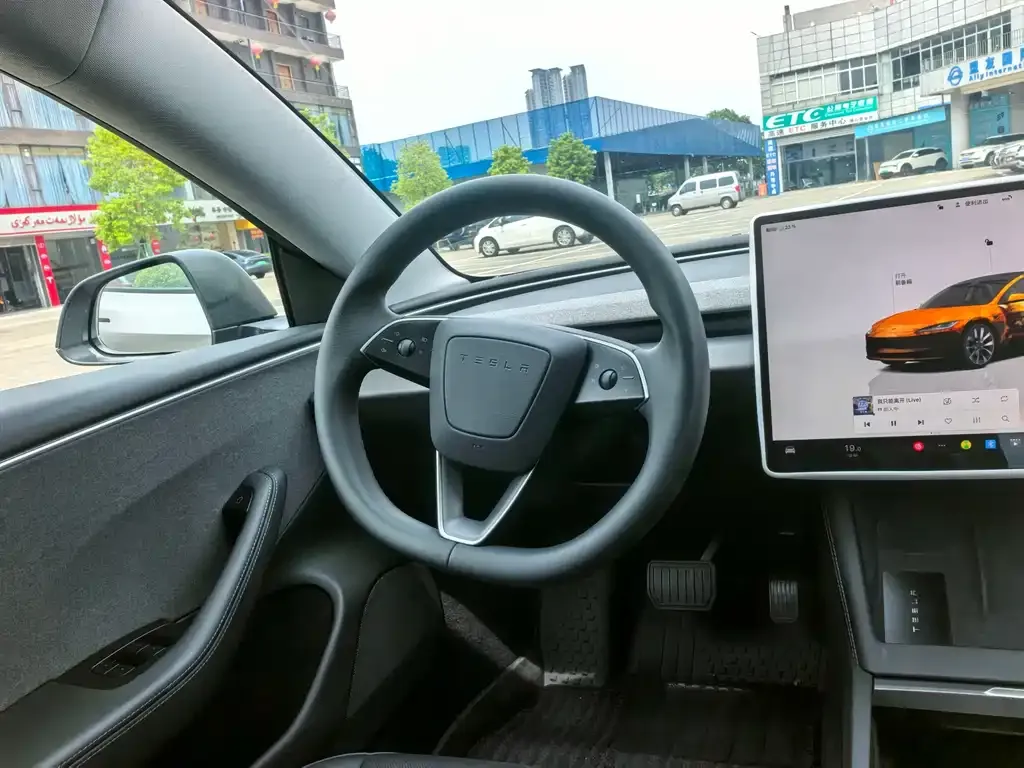 Tesla Model 3 — фото 10