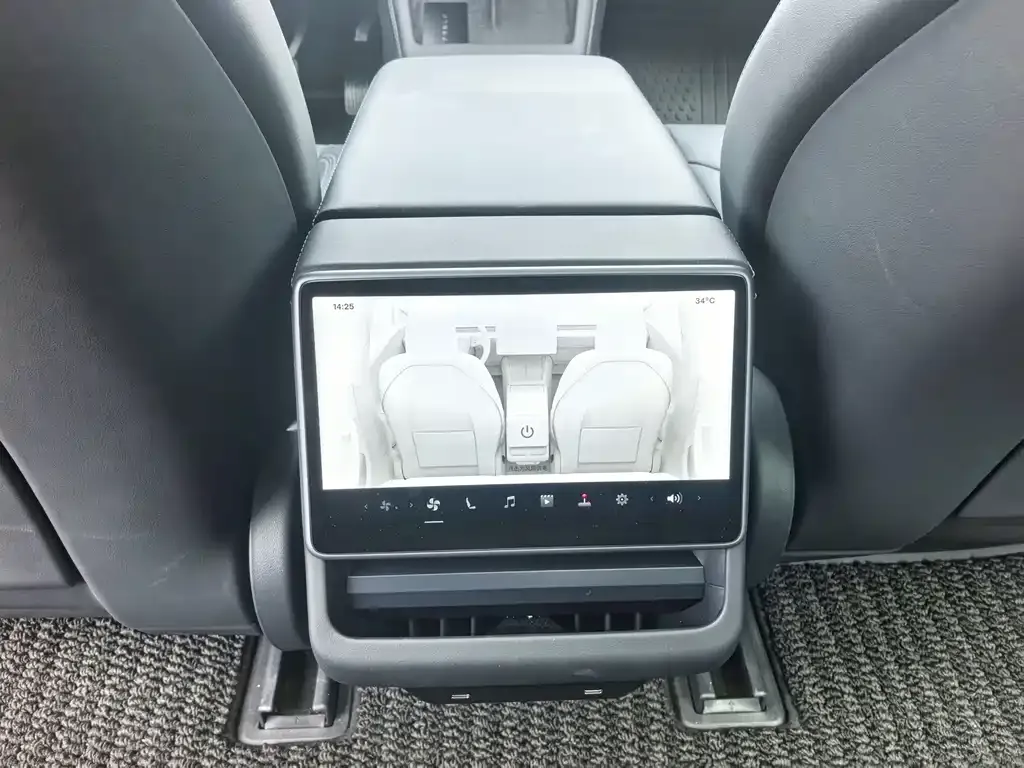 Tesla Model 3 — фото 5