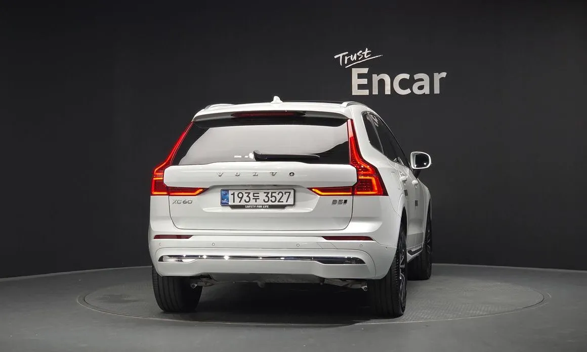 Volvo XC60 — фото 7