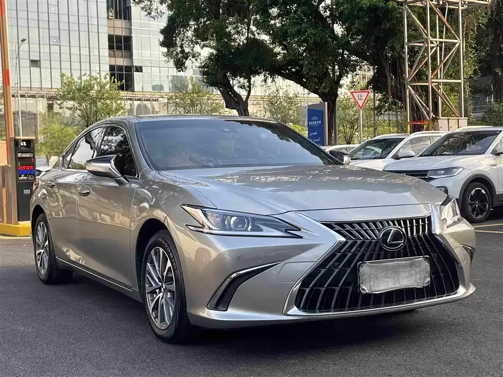 Lexus ES — фото 10