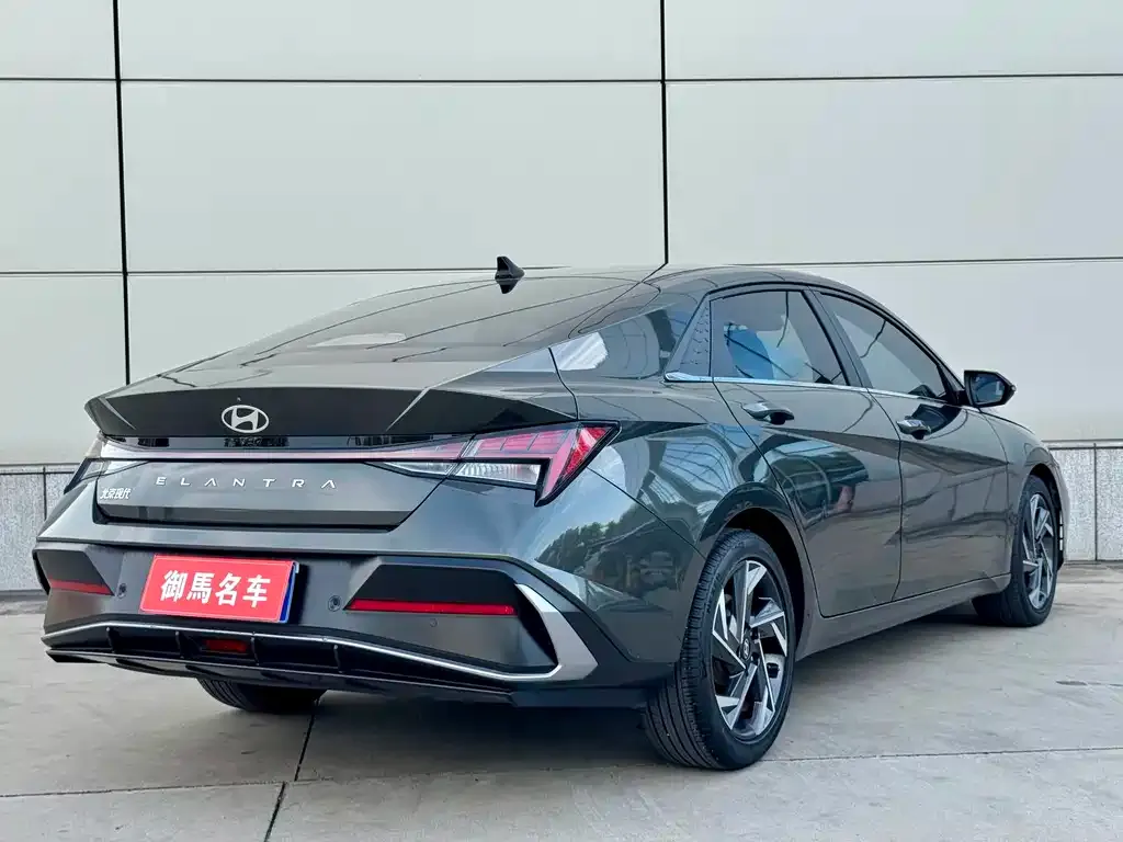 Hyundai Elantra — фото 6