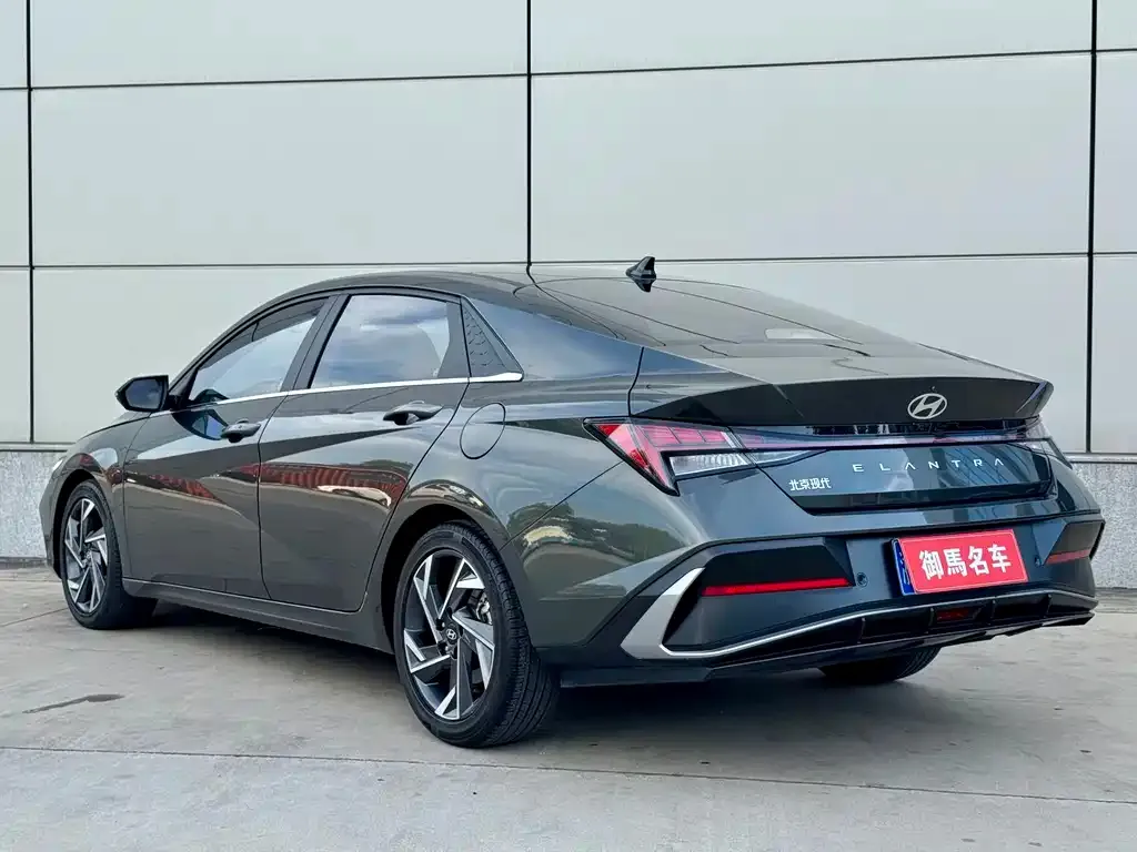 Hyundai Elantra — фото 7