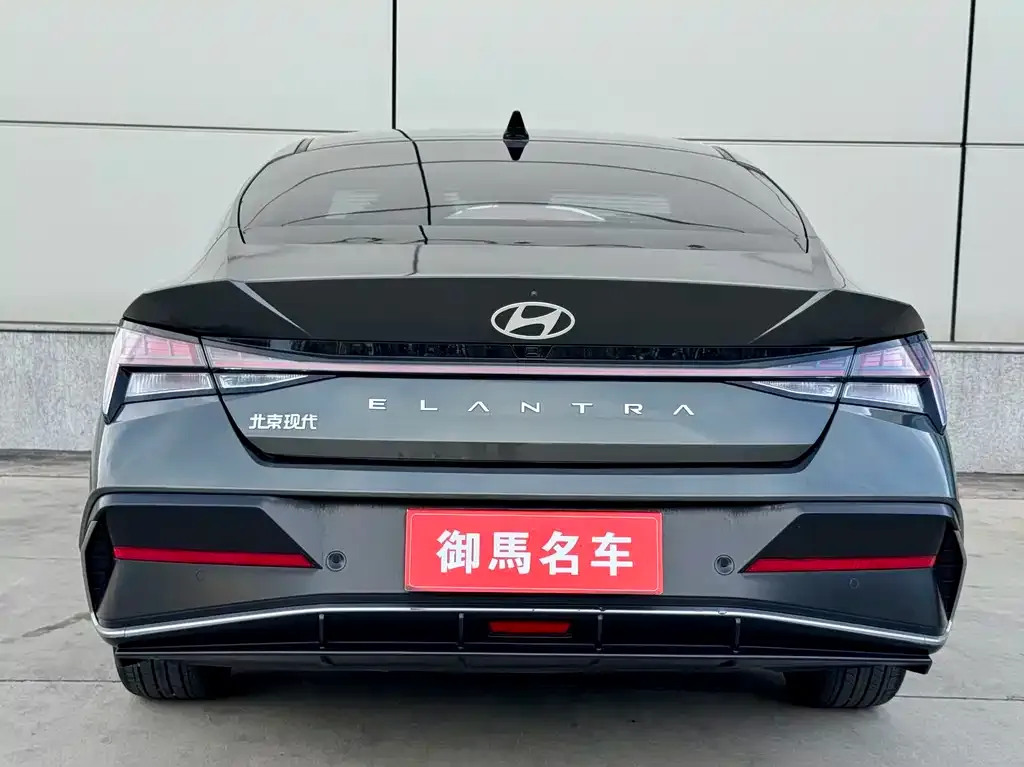 Hyundai Elantra — фото 2