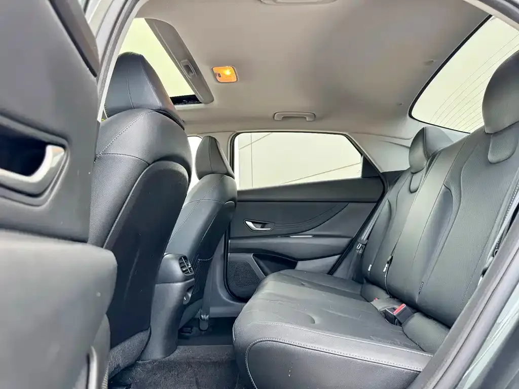 Hyundai Elantra — фото 3