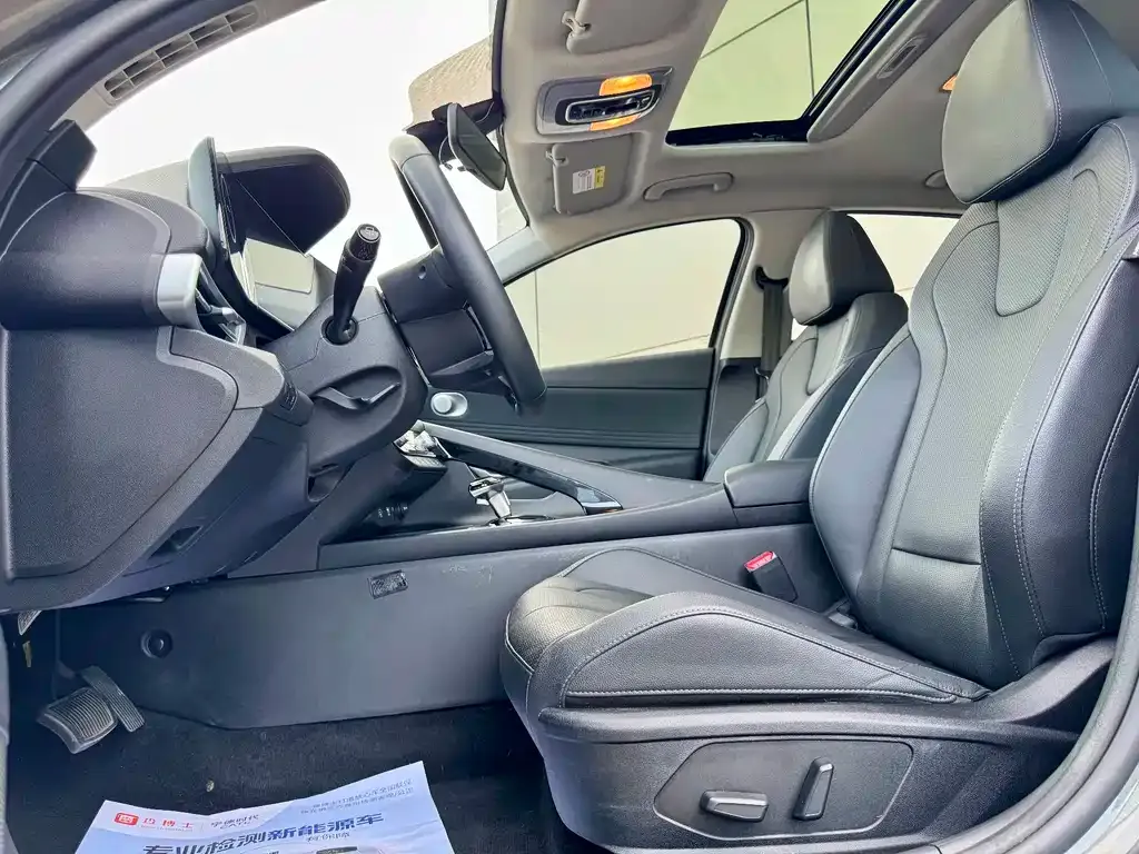 Hyundai Elantra — фото 10