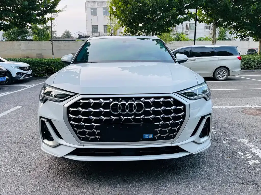 Audi Q3 — фото 10