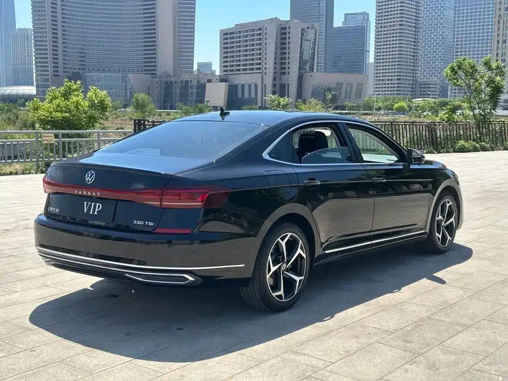 Volkswagen Passat — фото 8