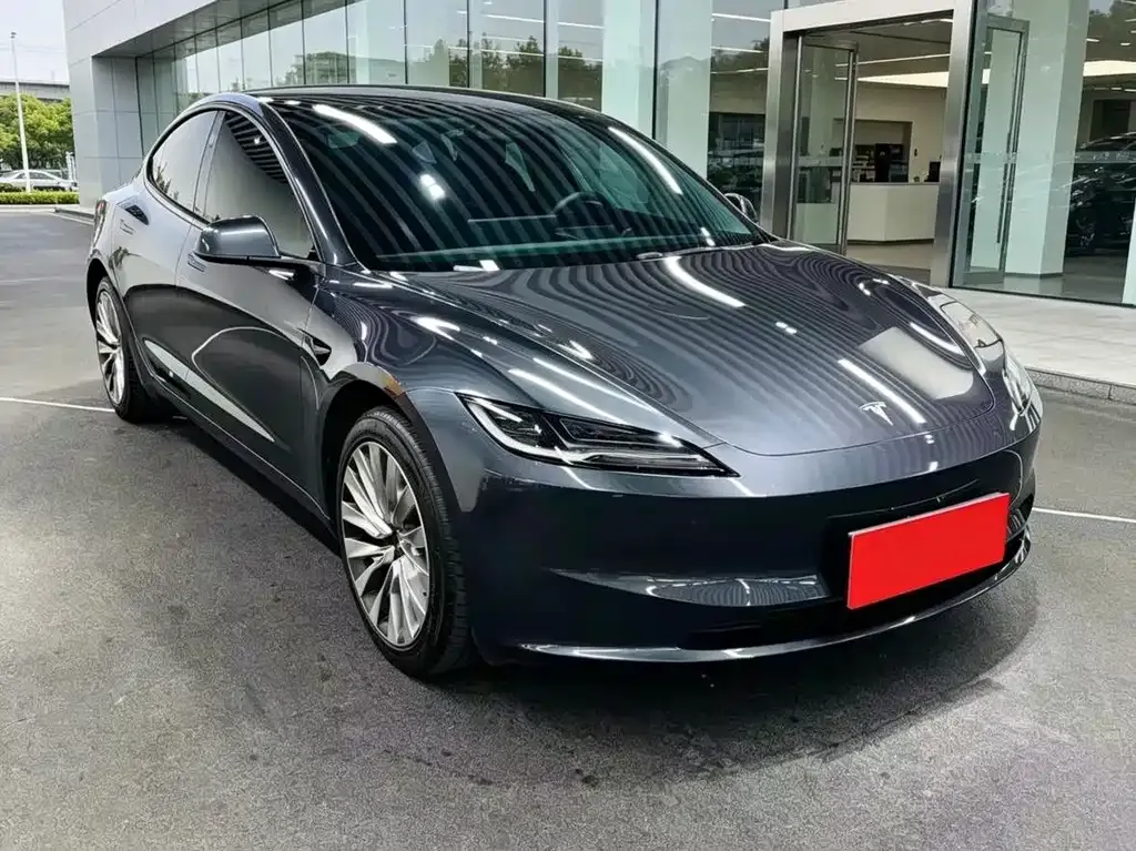 Tesla Model 3 — фото 1
