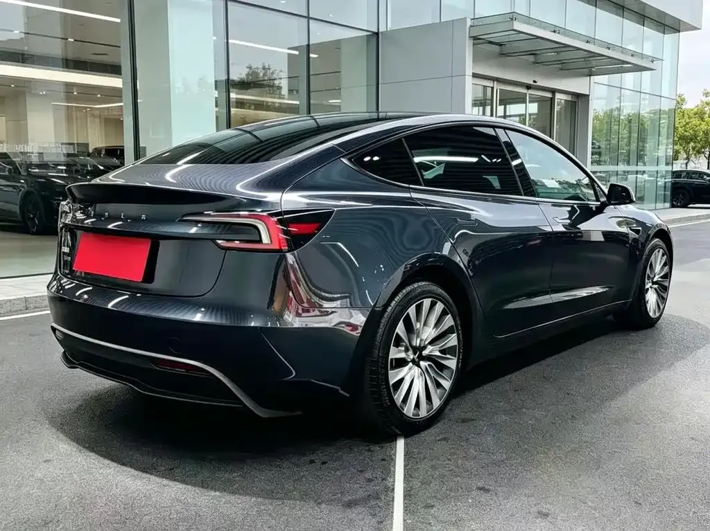 Tesla Model 3 — фото 7