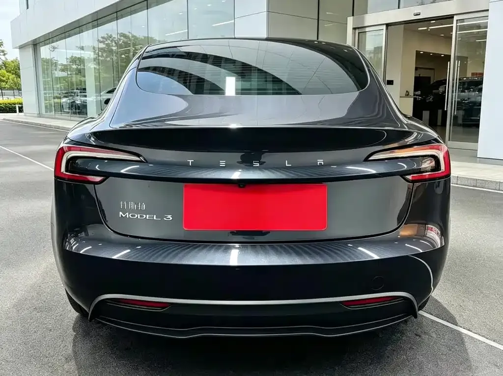 Tesla Model 3 — фото 4