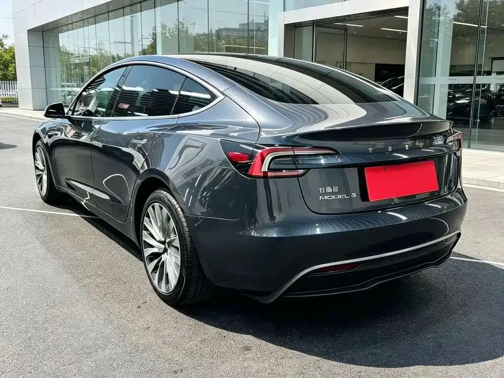 Tesla Model 3 — фото 9