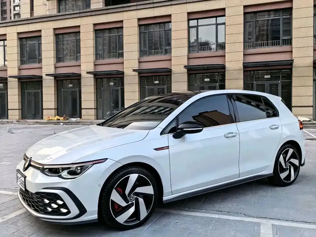 Volkswagen Golf GTI — фото 1