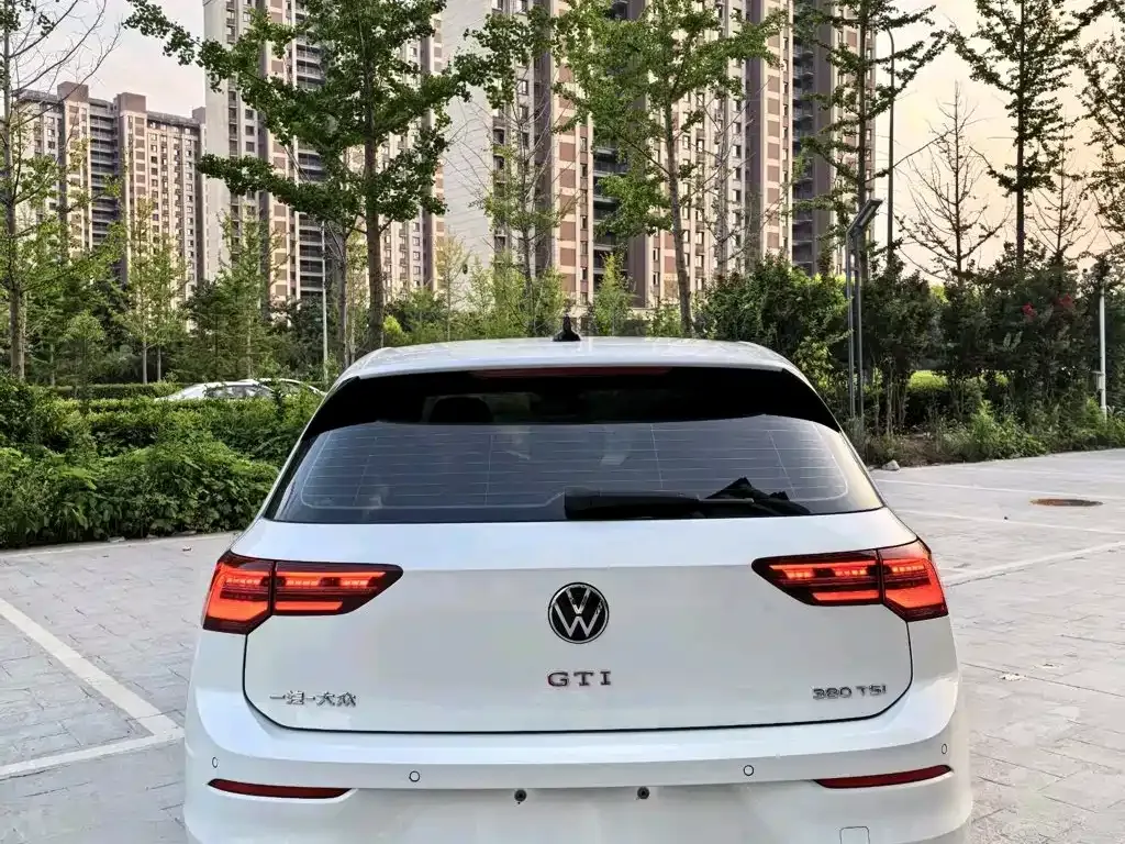 Volkswagen Golf GTI — фото 8