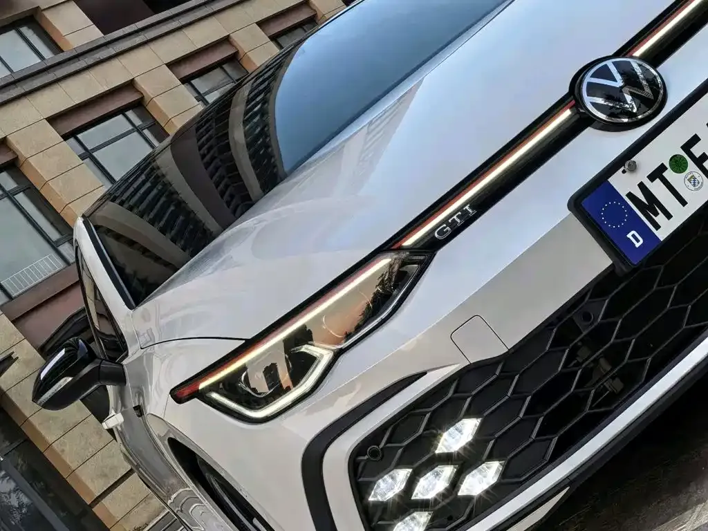 Volkswagen Golf GTI — фото 10
