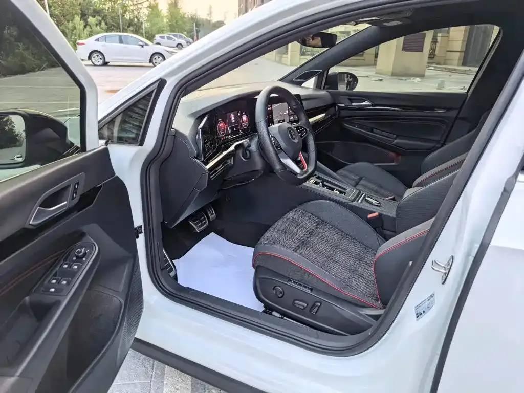 Volkswagen Golf GTI — фото 6