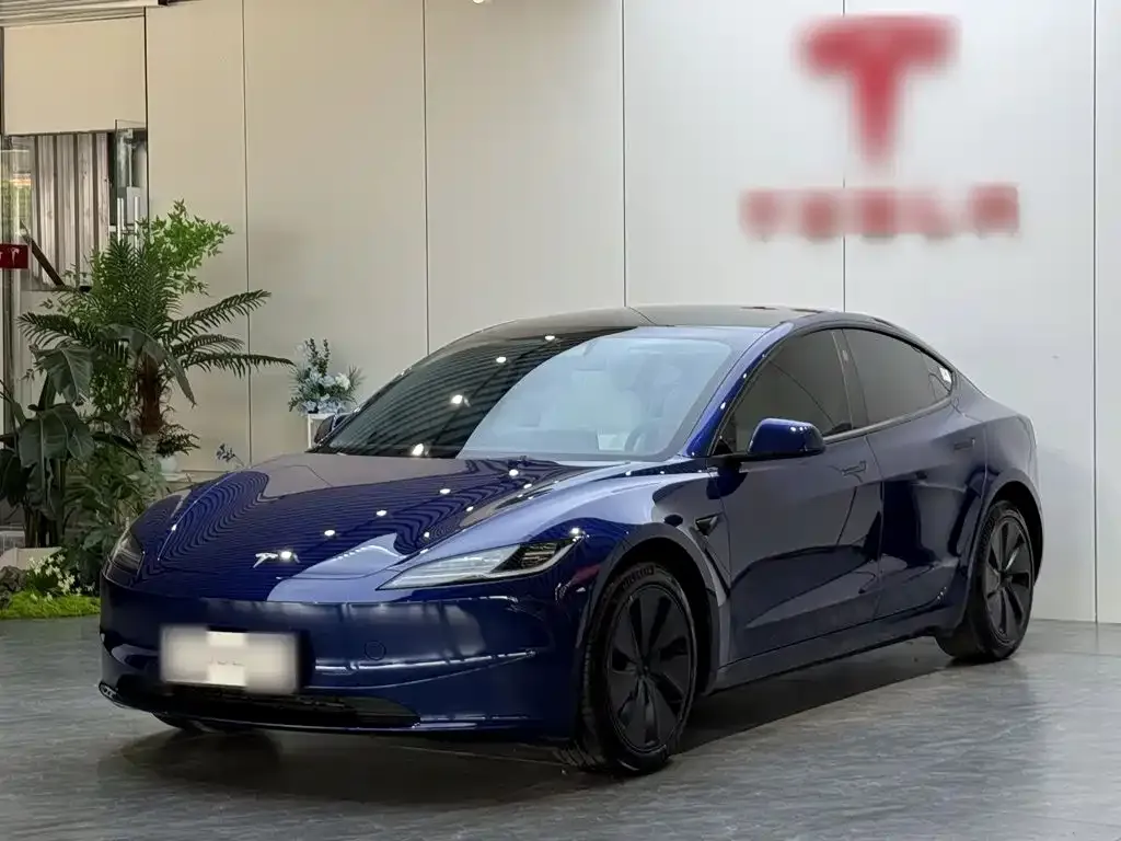 Tesla Model 3 — фото 1