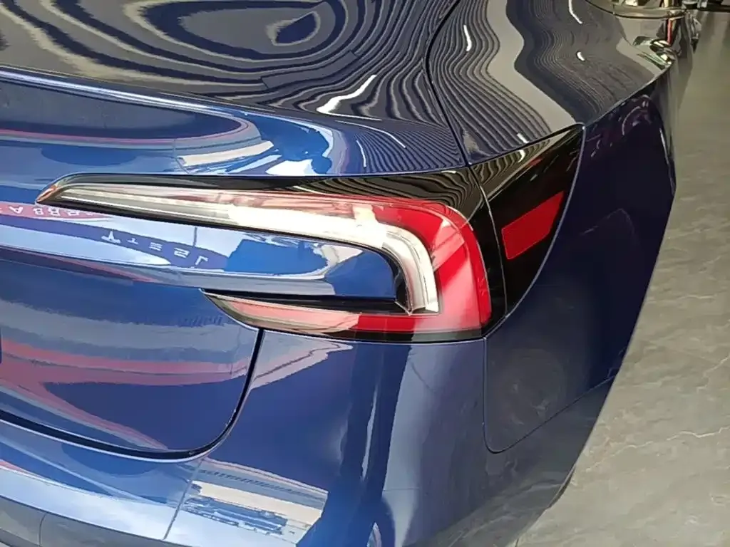 Tesla Model 3 — фото 2