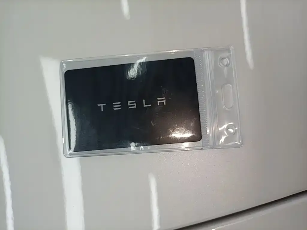 Tesla Model 3 — фото 10
