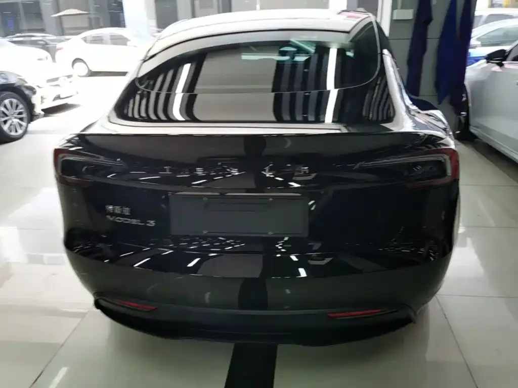 Tesla Model 3 — фото 8