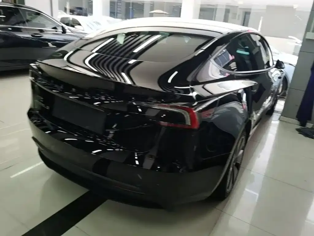 Tesla Model 3 — фото 3