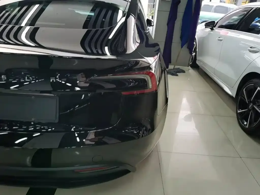 Tesla Model 3 — фото 10
